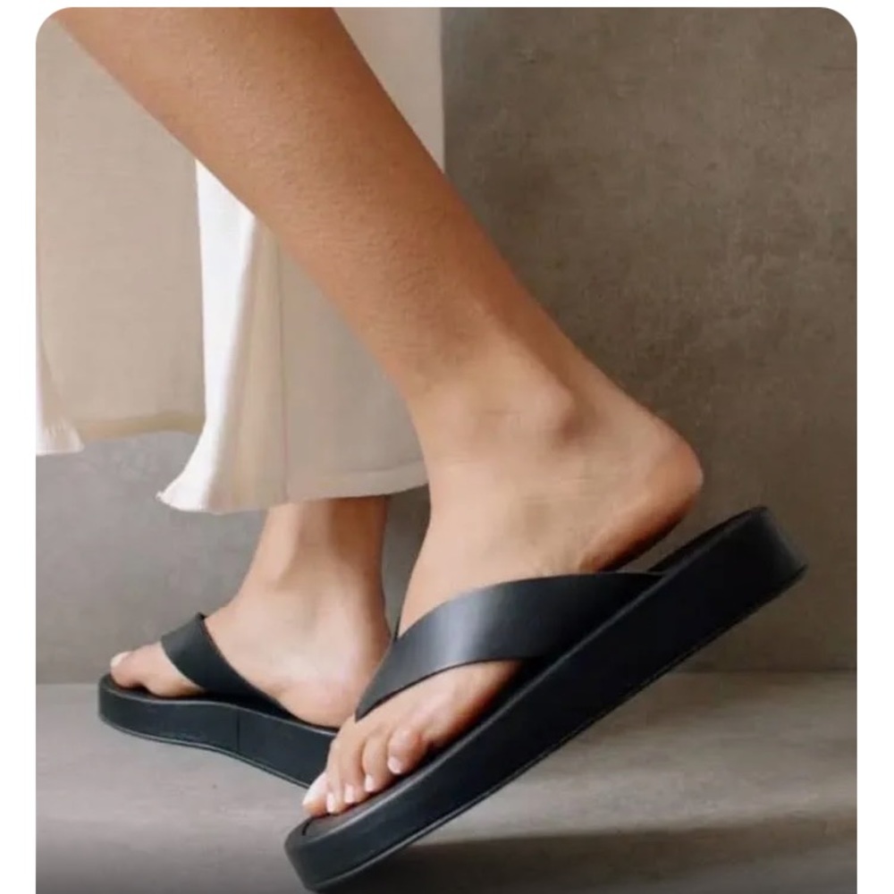 Urban Outfitters Platform Sandal Flip Flop Thong Black
